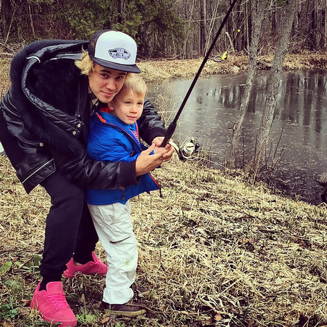 Bieber loves fishing, so it’s sweet to see him sharing that love with his bro. (Photo: Instagram)