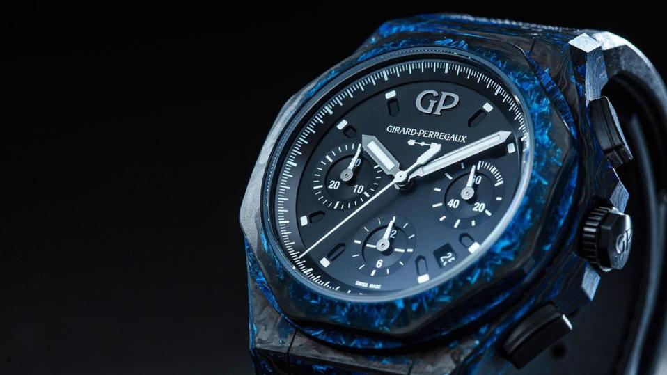 Laureato Absolute Rock｜錶徑44mm、玻璃碳材質、時間及日期指示、計時碼錶功能、GP03300-1058自動上鏈機芯、限量100只、建議售價NT$ 475,000