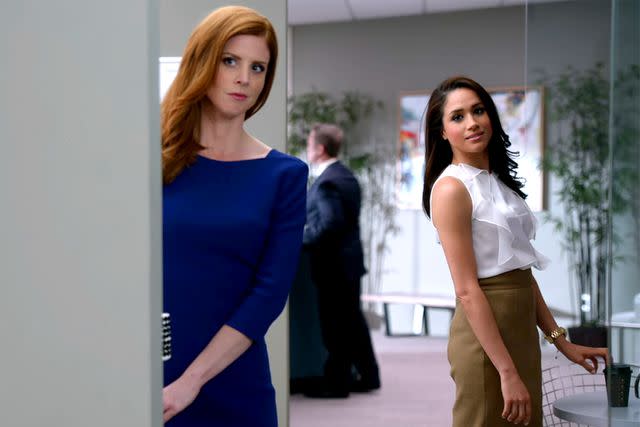 Sarah Rafferty and Meghan Markle in the season 3 "Suits" scene.