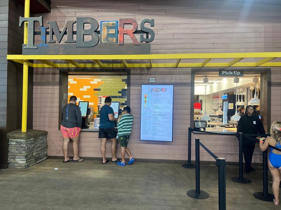 Timbers food stand exterior in Great Wolf Lodge