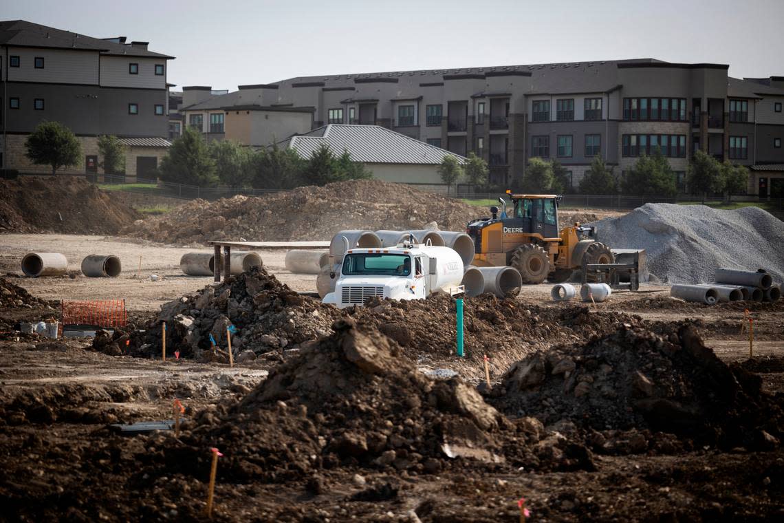 Construction crews in June work on a shopping center on Heritage Trace Parkway, between Hillwood Parkway and North Riverside Drive, near where Fort Worth’s first H-E-B grocery store will be located.