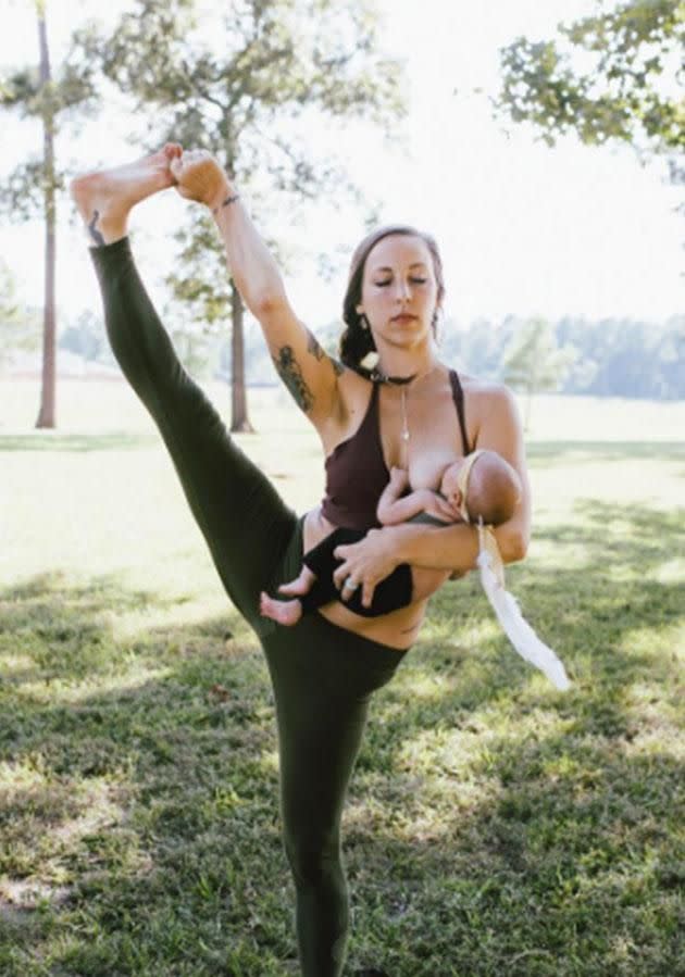 The mum makes it look easy. Photo: Instagram/carleebyoga