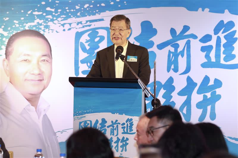 蕭萬長現身挺侯友宜。（圖／侯友宜競選辦公室提供）