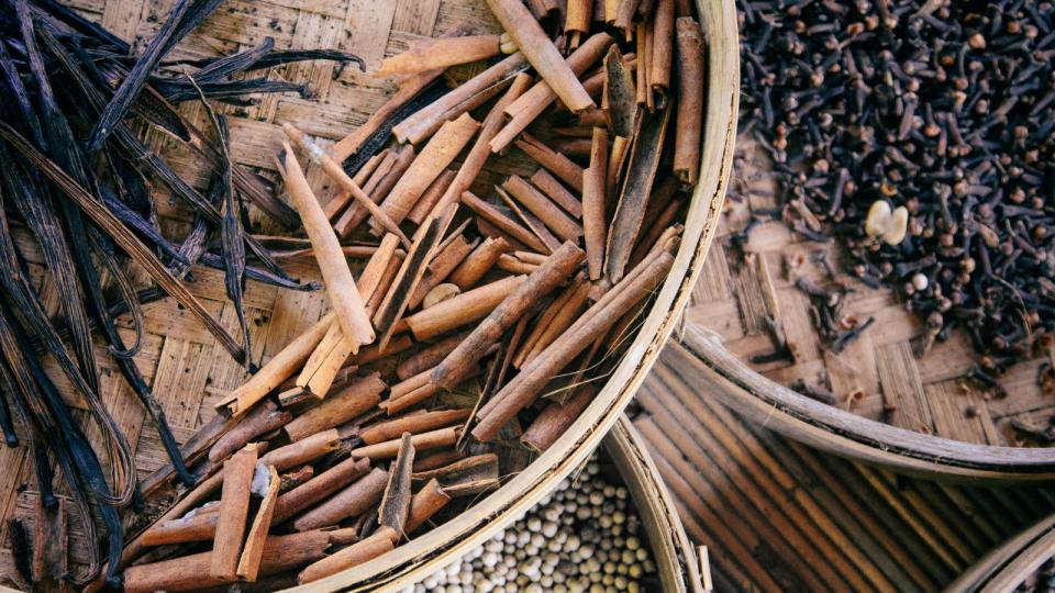 Vanilla pods and cinnamon sticks on wooden trays