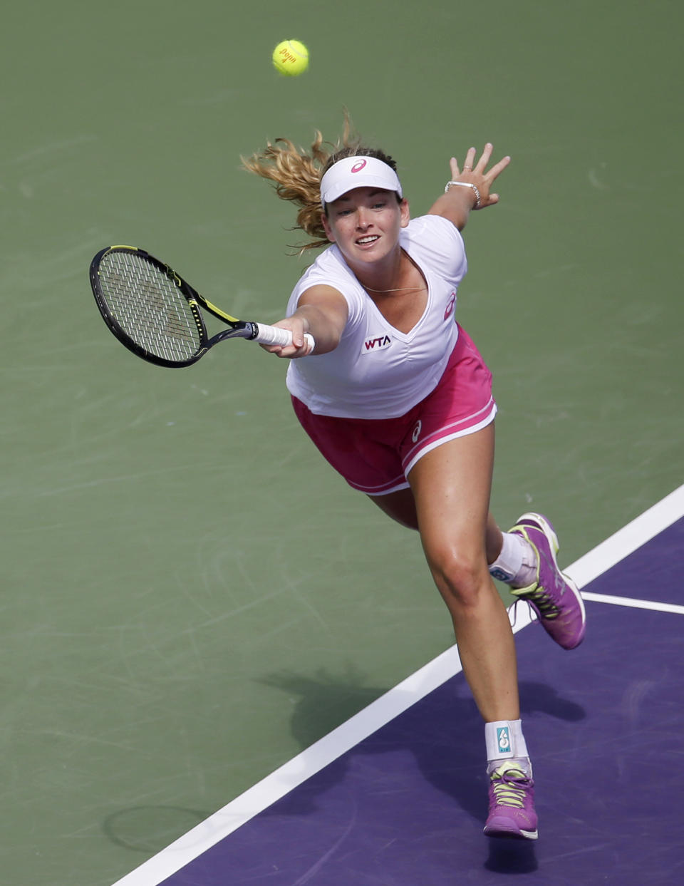 Coco Vandeweghe returns to Serena Williams at the Sony Open tennis tournament, Monday, March 24, 2014, in Key Biscayne, Fla. (AP Photo/Lynne Sladky)