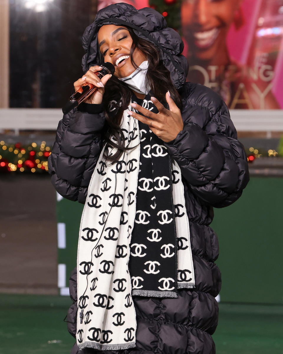 <p>Kelly Rowland hits the high notes on Nov. 24 while rehearsing for the Macy's Thanksgiving Day Parade in New York City.</p>