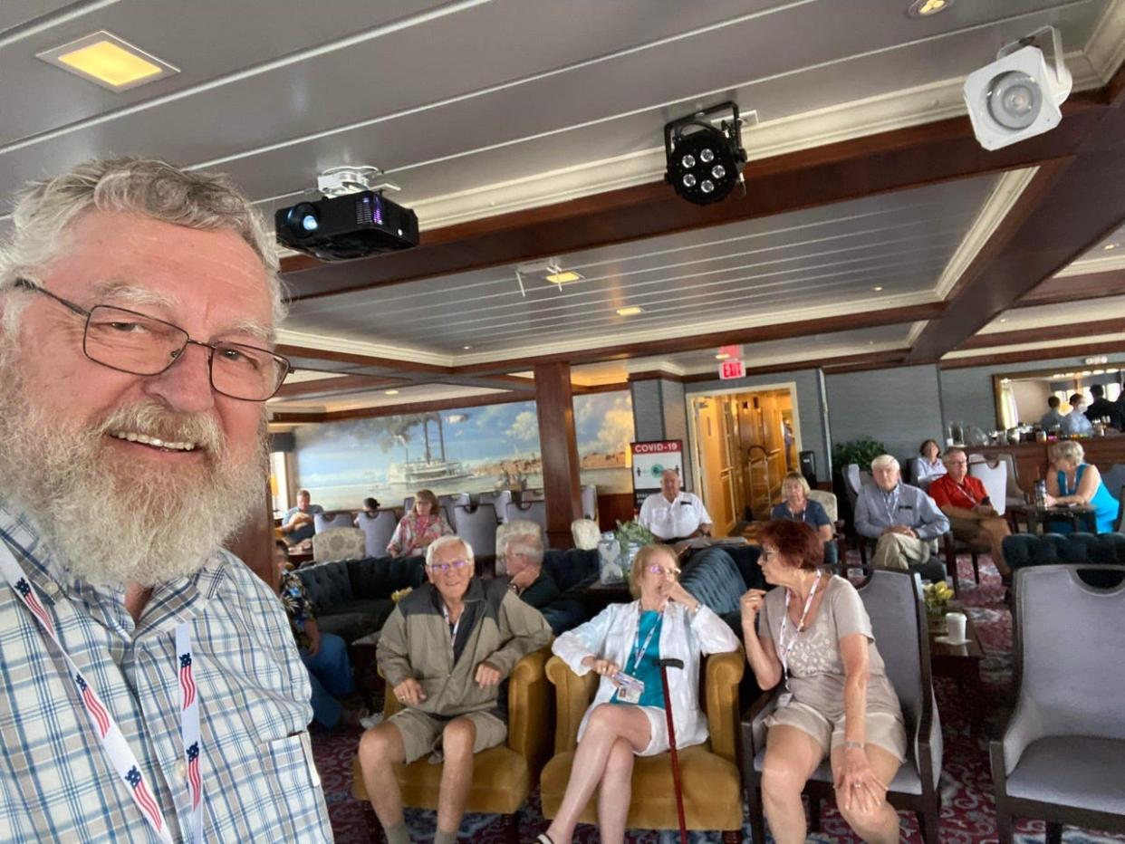 Oak Ridge historian D. Ray Smith took a cruise up the Mississippi River on the American Heritage Riverboat and gave a informal presentation on the history of Oak Ridge.