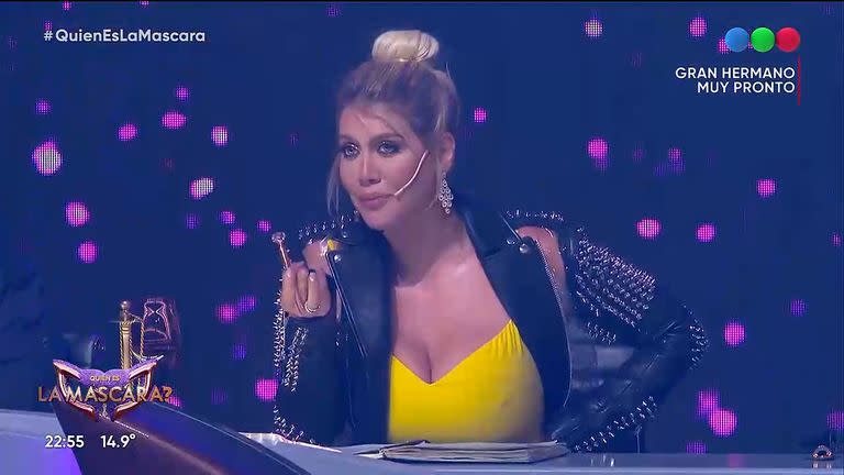 Picante cruce entre Wanda Nara y el tucán Pico en ¿Quién es la máscara (Telefe)