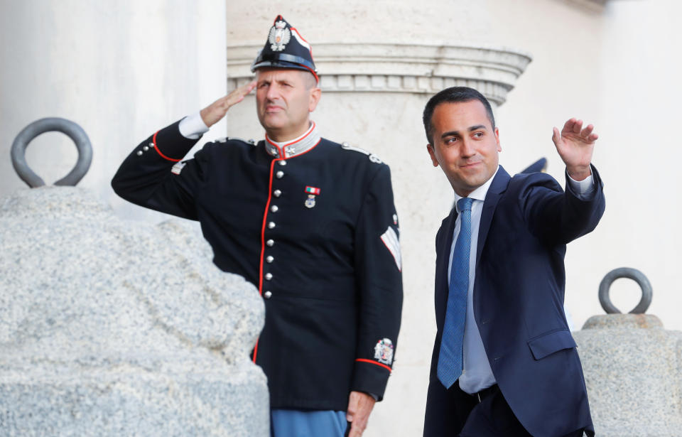 Caso Diciotti. Anche in questo caso, Luigi Di Maio ha "salvato" il leader della Lega votando in Senato contro il processo a suo carico. Matteo Salvini era stato infatti accusato di sequestro di persona, arresto illegale e abuso d’ufficio (la nave era rimasta ferma per diversi giorni in balia del mar Mediterraneo con a bordo 177 migranti).