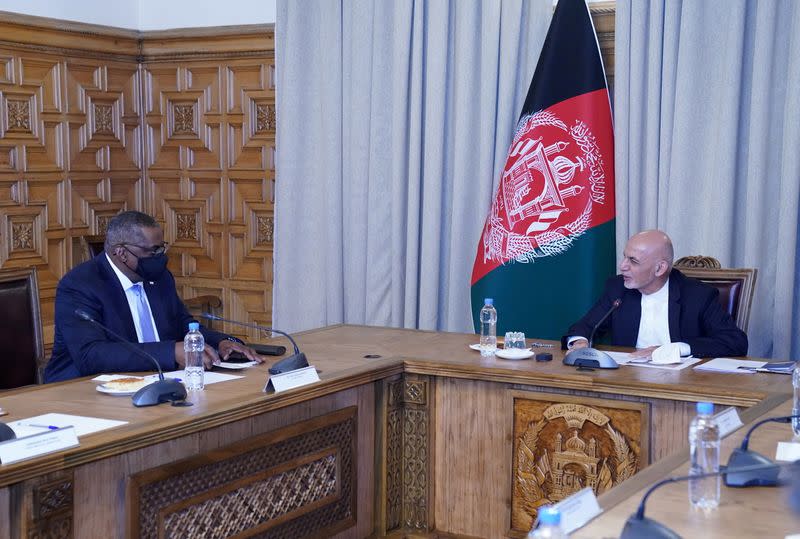 U.S. Defense Secretary meets Afghan president in Kabul