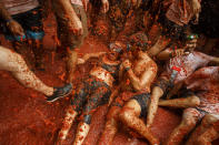 <p>Revellers enjoy the atmosphere in tomato pulp while participating the annual Tomatina festival on Aug. 30, 2017 in Bunol, Spain. (Photo: Pablo Blazquez Dominguez/Getty Images) </p>