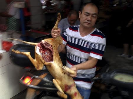 A man carries dog meat at a dog meat market on the day of local dog meat festival in Yulin, Guangxi Autonomous Region, June 22, 2015. REUTERS/Kim Kyung-Hoon