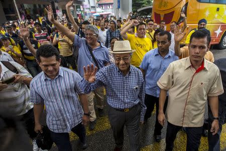 Former Malaysian Prime Minister Mahathir Mohamad (C) waves as he attends a rally organised by pro-democracy group "Bersih" (Clean) near Central Market in Malaysia's capital city of Kuala Lumpur, August 30, 2015. REUTERS/Athit Perawongmetha