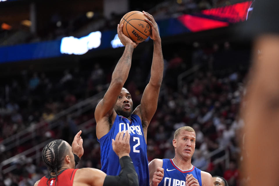 Los Angeles Clippers' Kawhi Leonard (2) goes up for a shot against the Houston Rockets during the second half of an NBA basketball game Wednesday, March 6, 2024, in Houston. The Clippers won 122-116. (AP Photo/David J. Phillip)