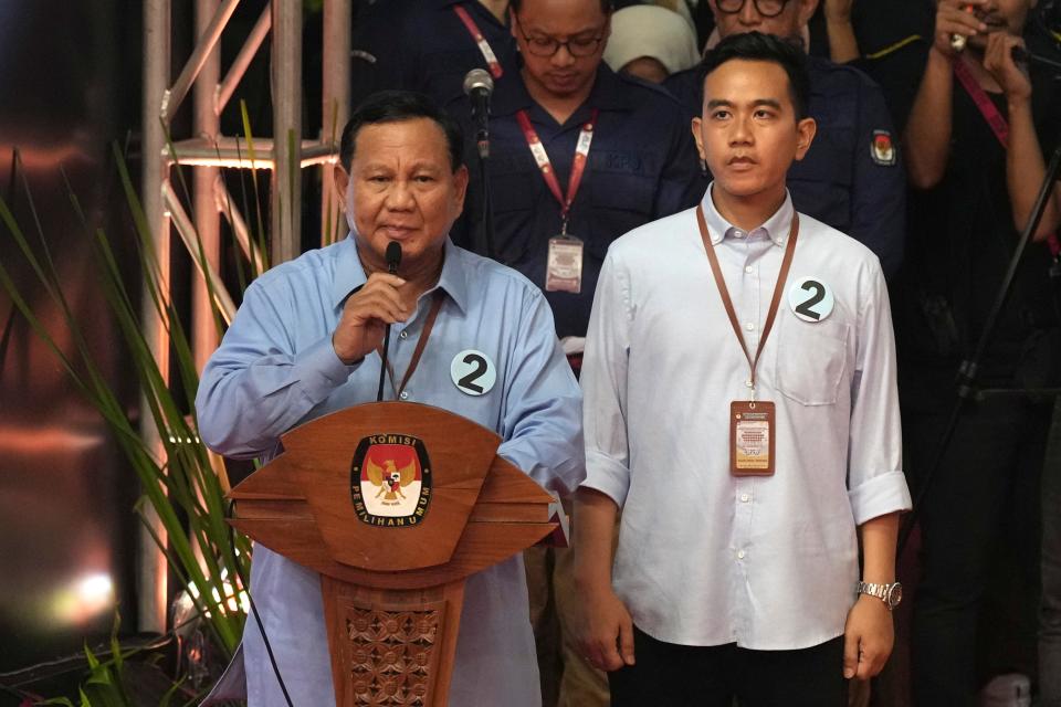 Presidential candidate Prabowo Subianto (L), and his running mate Gibran Rakabuming Raka (R).