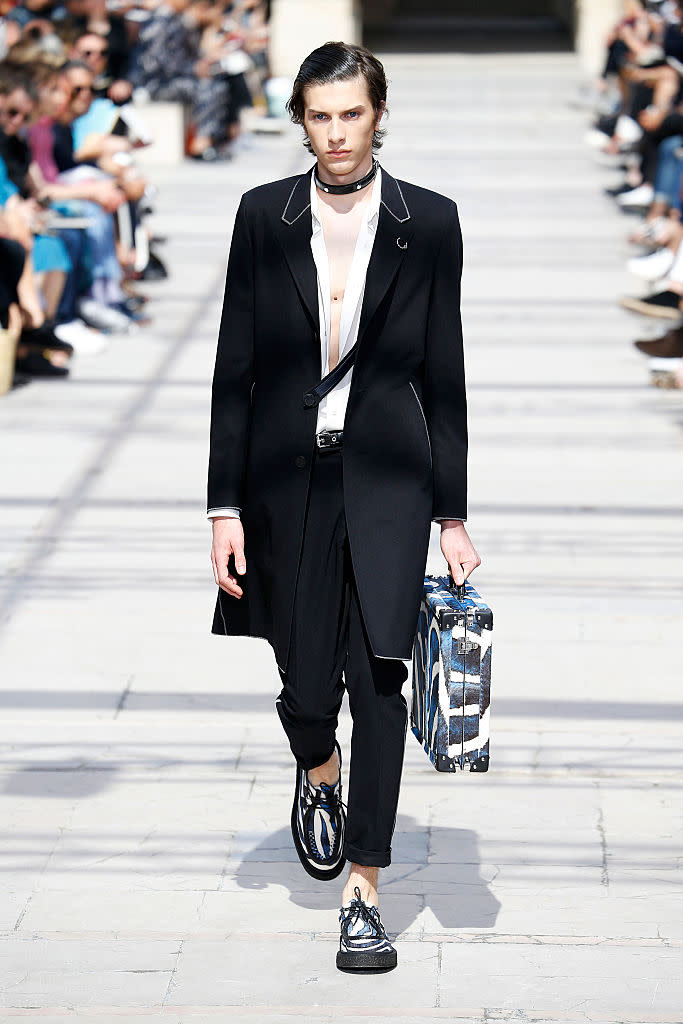 A model walks the runway in a choker during the Louis Vuitton Menswear Spring/Summer 2017 show at Paris Fashion Week. (Photo: Getty)