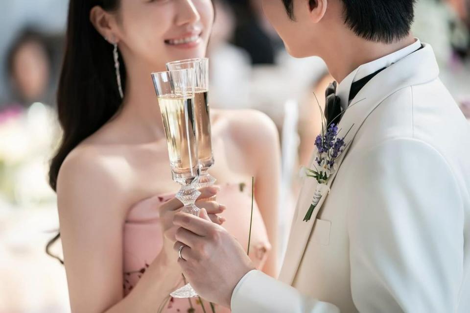 李相燁（右）以「帥氣」形容老婆。翻攝sangyeob IG