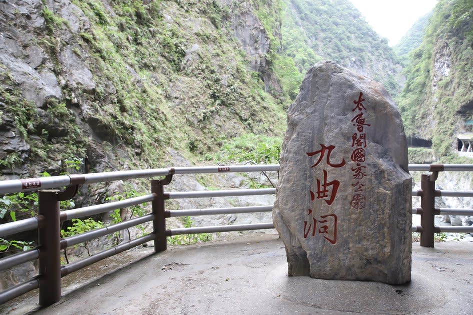 免開車太魯閣二日遊！日出獨木舟、砂卡噹步道探幽、布洛灣野餐、九曲洞觀奇岩、峽谷泳池吃雲朵冰