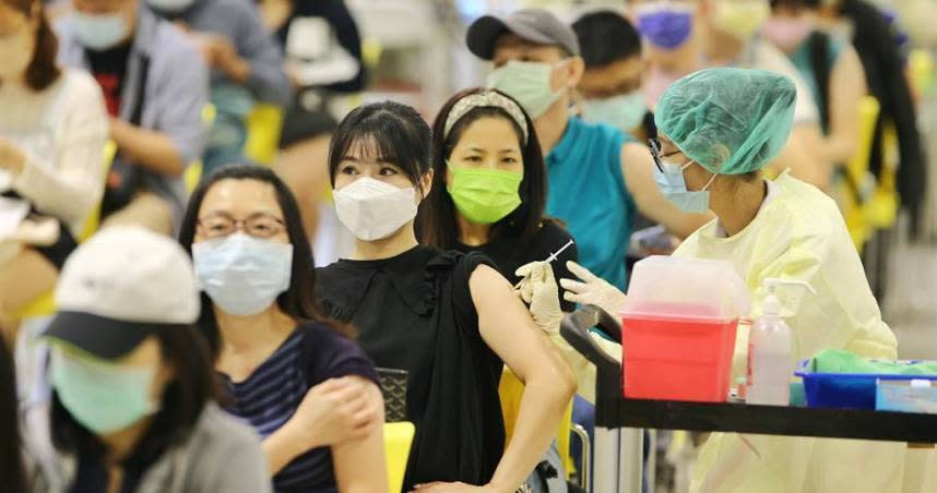 台灣民眾多數人對新冠疫苗品牌混打，抱持既期待又遲疑的心態。（示意圖／本報系資料照）