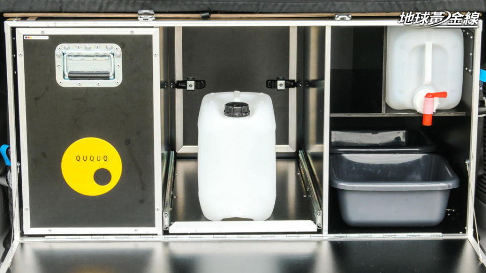 VanLife Box好野露營組標配兩組清水桶、一組水龍頭與兩組塑膠水盆。(攝影/ 陳奕宏)