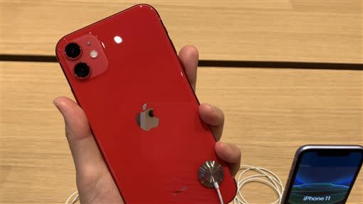 現在不少果粉開始期待今年iPhone12 會跟iPhone 11 有什麼不同的設計與規格。（圖／資料照）