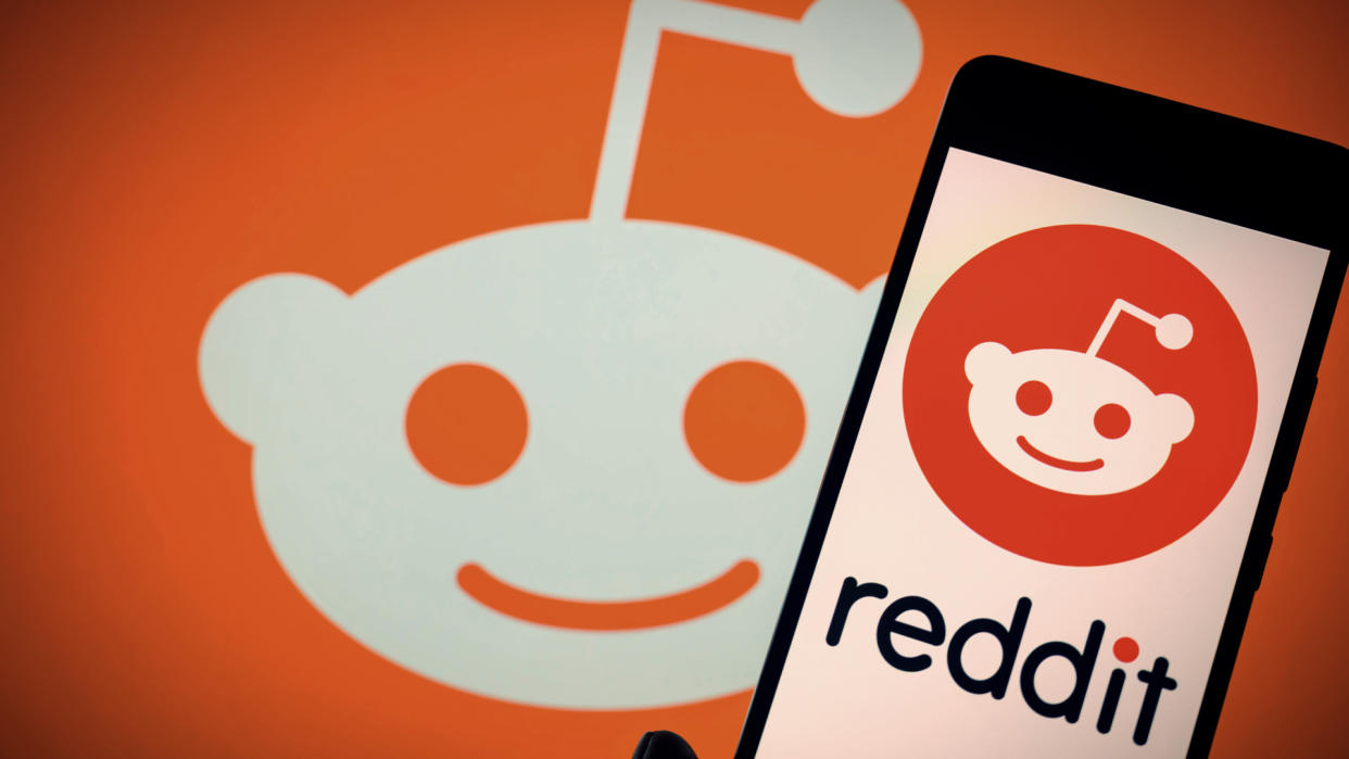  Reddit goes public. 