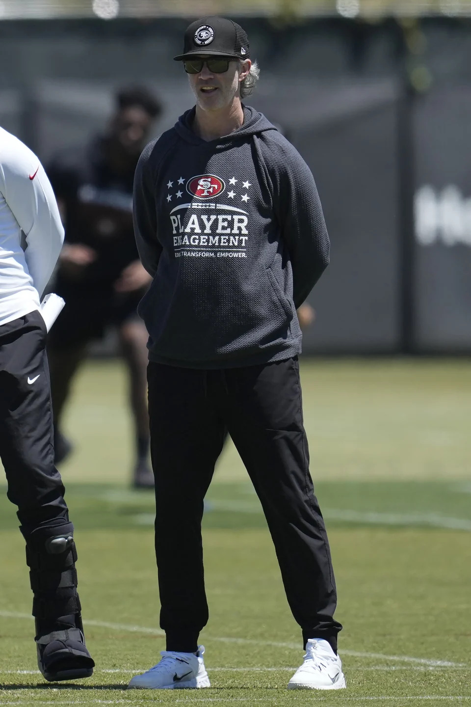 San Francisco 49ers defensive coordinator Nick Sorensen watches players run drills during the NFL football team's rookie minicamp in Santa Clara, Calif., Friday, May 10, 2024. (AP Photo/Jeff Chiu)