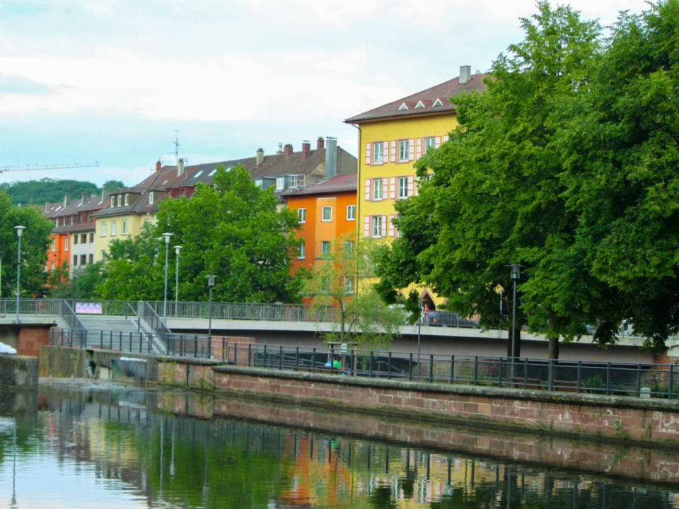 <p>Pforzheim gilt als Flusslandschaft und kann daher schon mit einer üppigen Vegetation punkten. Rund 80 km² Grünflächen sind auf den 98,03 km² verteilt. (Bild-Copyright: Paul Waschtschenko/ddp Images) </p>