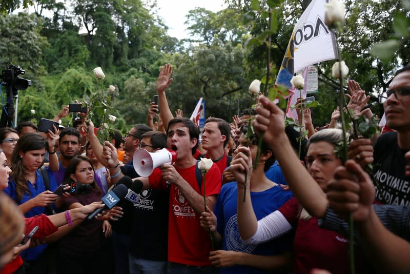 Estudiantes protestan contra el Gobierno del presidente Nicolás Maduro en Caracas, Venezuela. FOTO DE ARCHIVO. Noviembre 14, 2019. REUTERS/Fausto Torreblanca NO RESALES. NO ARCHIVES