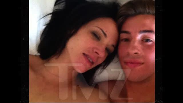 TMZ publicó una foto que alegadamente fue tomada tras el encuentro sexual.