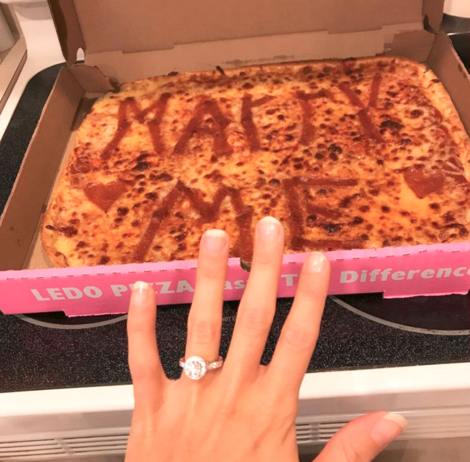 One man used pizza to propose. Photo: Facebook