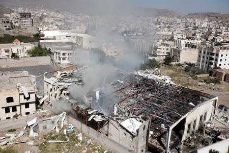 Smoke rises from the community hall where Saudi-led warplanes struck a funeral in Sanaa, October 9, 2016. REUTERS/Khaled Abdullah