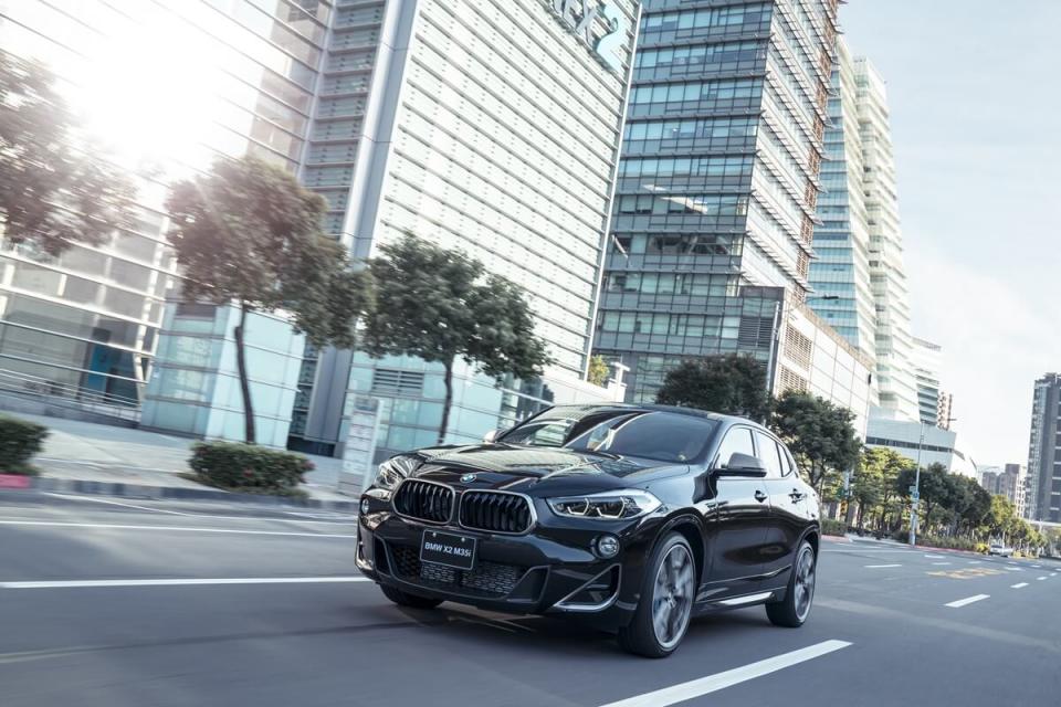 BMW-X2-M35i-2.jpg