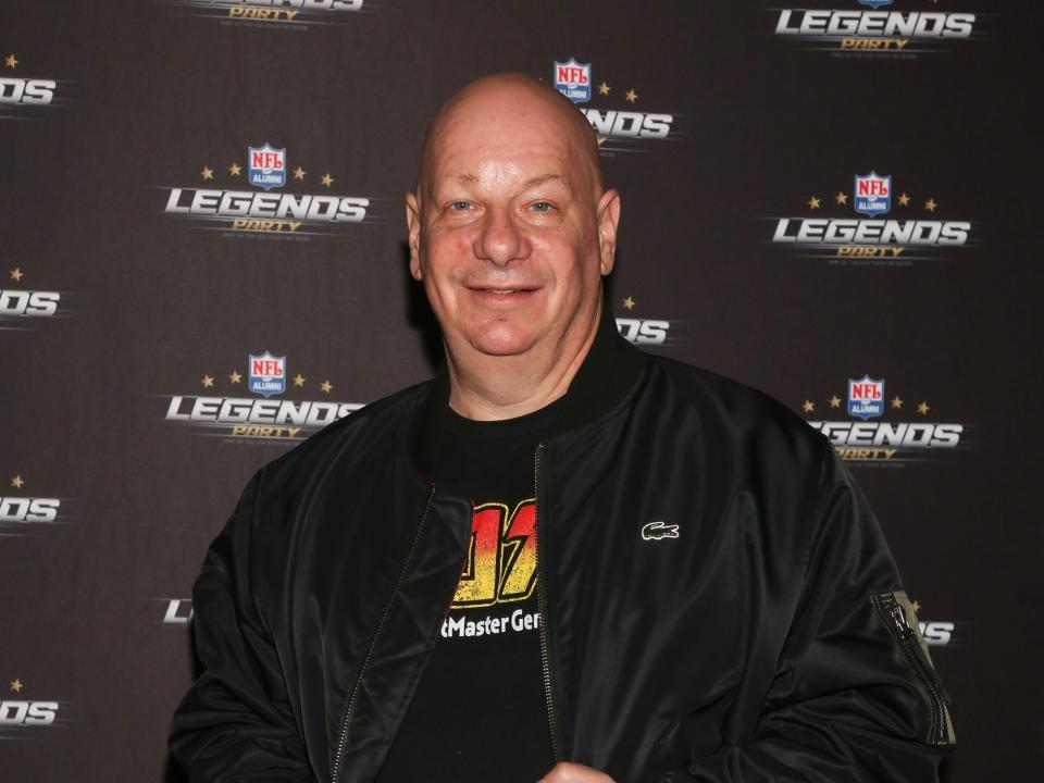 jeff ross wearing a black jacket and shirt smiling on the red carpet at the 2022 nfl alumni legends party