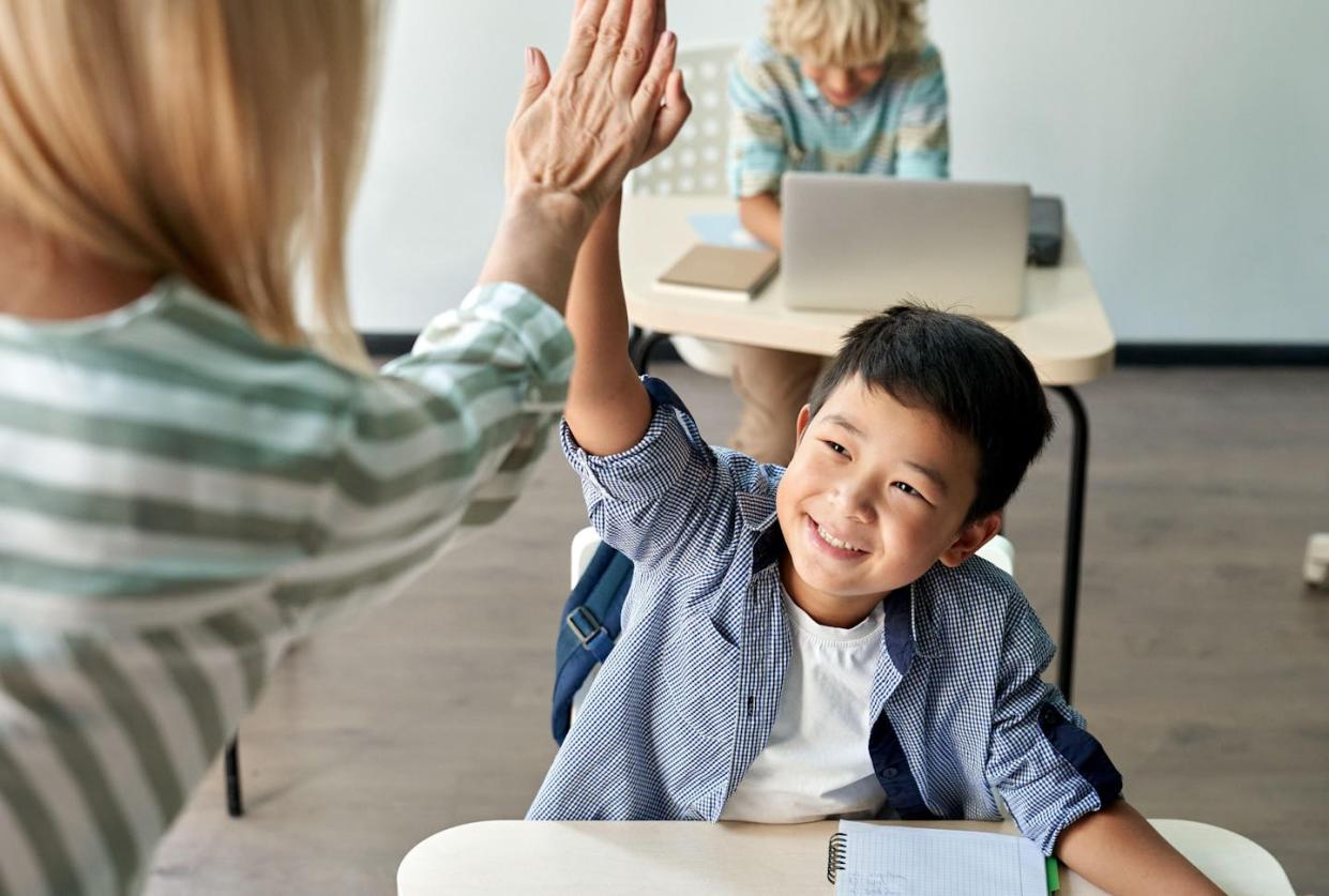 <a href="https://www.shutterstock.com/es/image-photo/happy-asian-kid-boy-giving-high-2036186288" rel="nofollow noopener" target="_blank" data-ylk="slk:Ground Picture / Shutterstock;elm:context_link;itc:0;sec:content-canvas" class="link ">Ground Picture / Shutterstock</a>