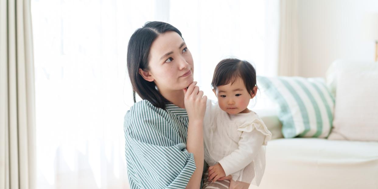 asian mom and child - raising bilingual children