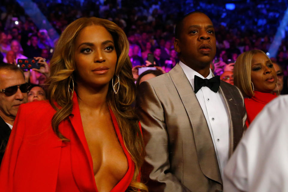 LAS VEGAS, NV - MAY 02:  Beyonce Knowles and Jay Z attend the welterweight unification championship bout on May 2, 2015 at MGM Grand Garden Arena in Las Vegas, Nevada.  (Photo by Al Bello/Getty Images)