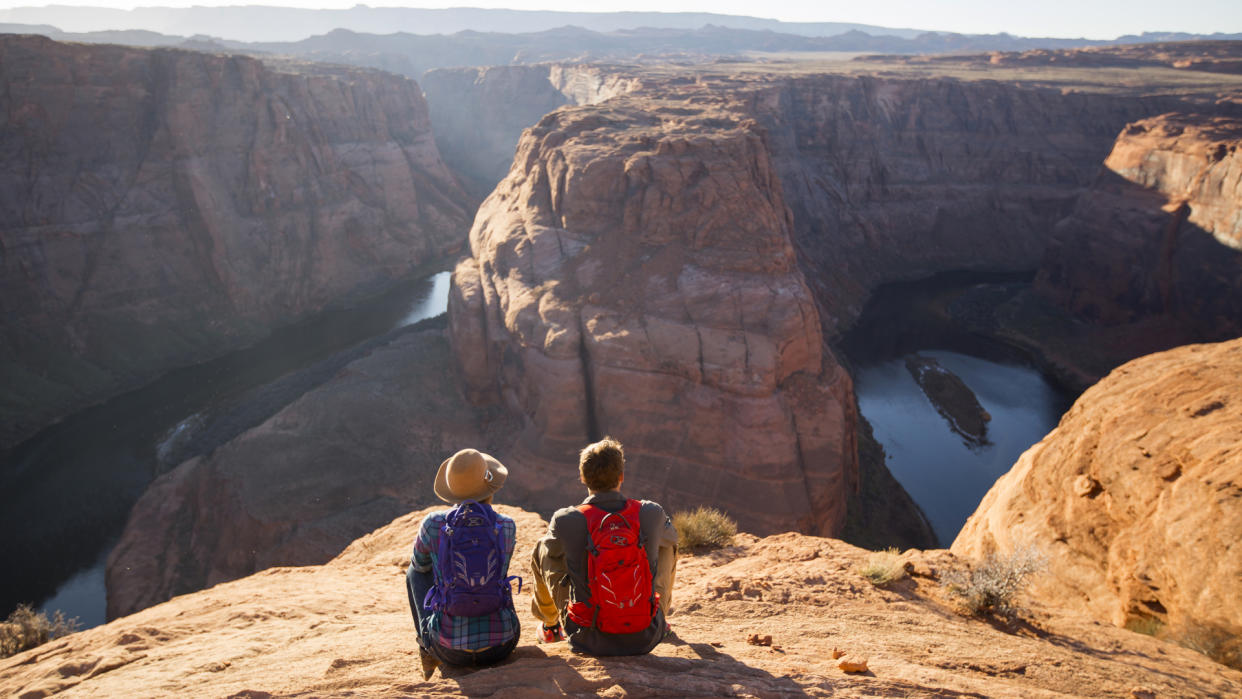  Hikers at horseshoe bend grand canyon. 