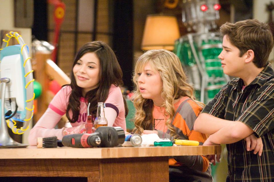 Miranda Cosgrove, Jennette McCurdy and Nathan Kress in a scene from the original "iCarly" series.