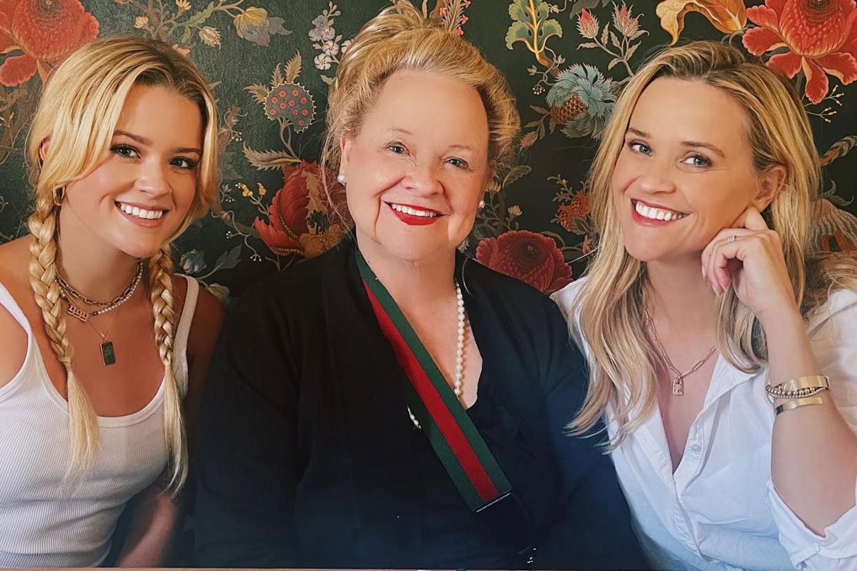 https://www.instagram.com/p/CiqJzi5umfZ/. reese witherspoon /Instagram ava phillippe