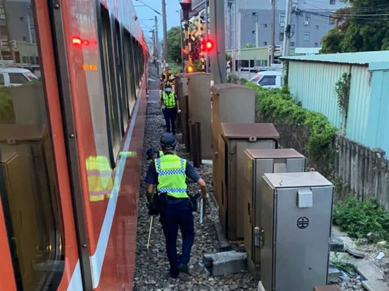 行人入侵平交道，遭554次莒光號撞上當場死亡。（圖／翻攝畫面）