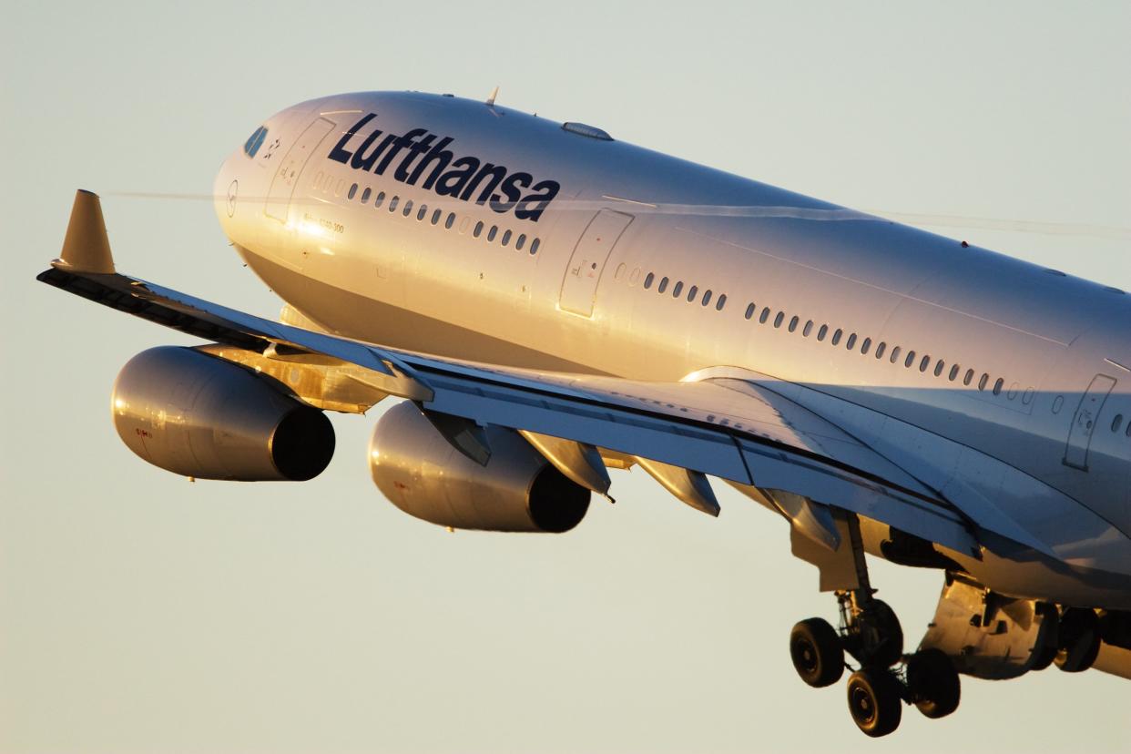 Lufthansa Airbus A340-300 taking off