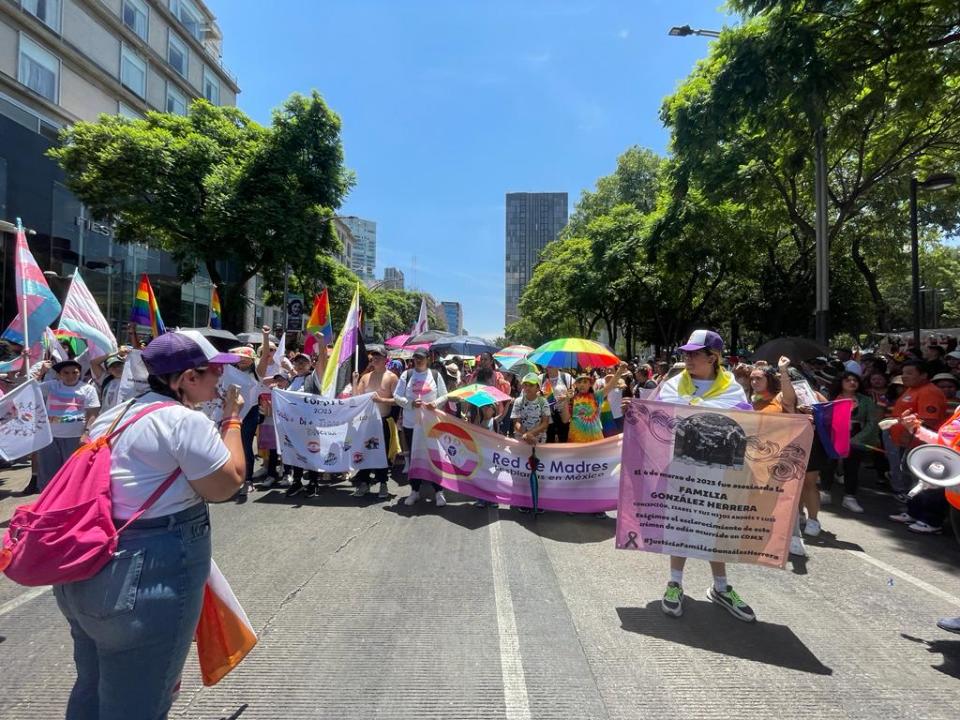 Las Madres Lesbianas avanzaban sobre Avenida Juárez. Foto: Ana Estrada.