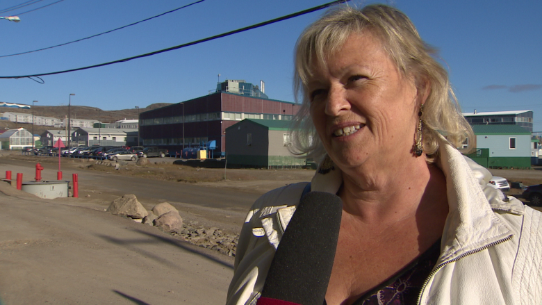 Iqaluit restaurant owners trying to stop hotel from kicking them off property