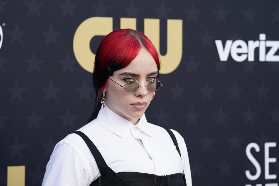 ARCHIVO - Billie Eilish llega a la 29a entrega de los Critics Choice Awards el domingo 14 de enero de 2024, en Barker Hangar en Santa Monica, California. (Foto Jordan Strauss/Invision/AP, archivo)