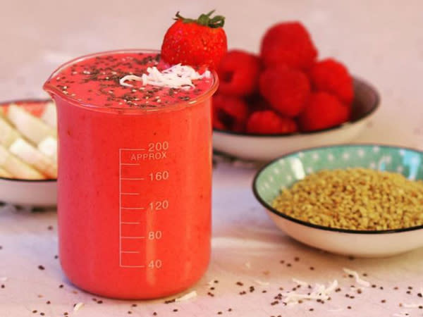 <p>Voici une photo de smoothie aux fraises et au pollen. À déguster au petit-déjeuner.<br>Crédit photo : Instagram @beekidswa </p>