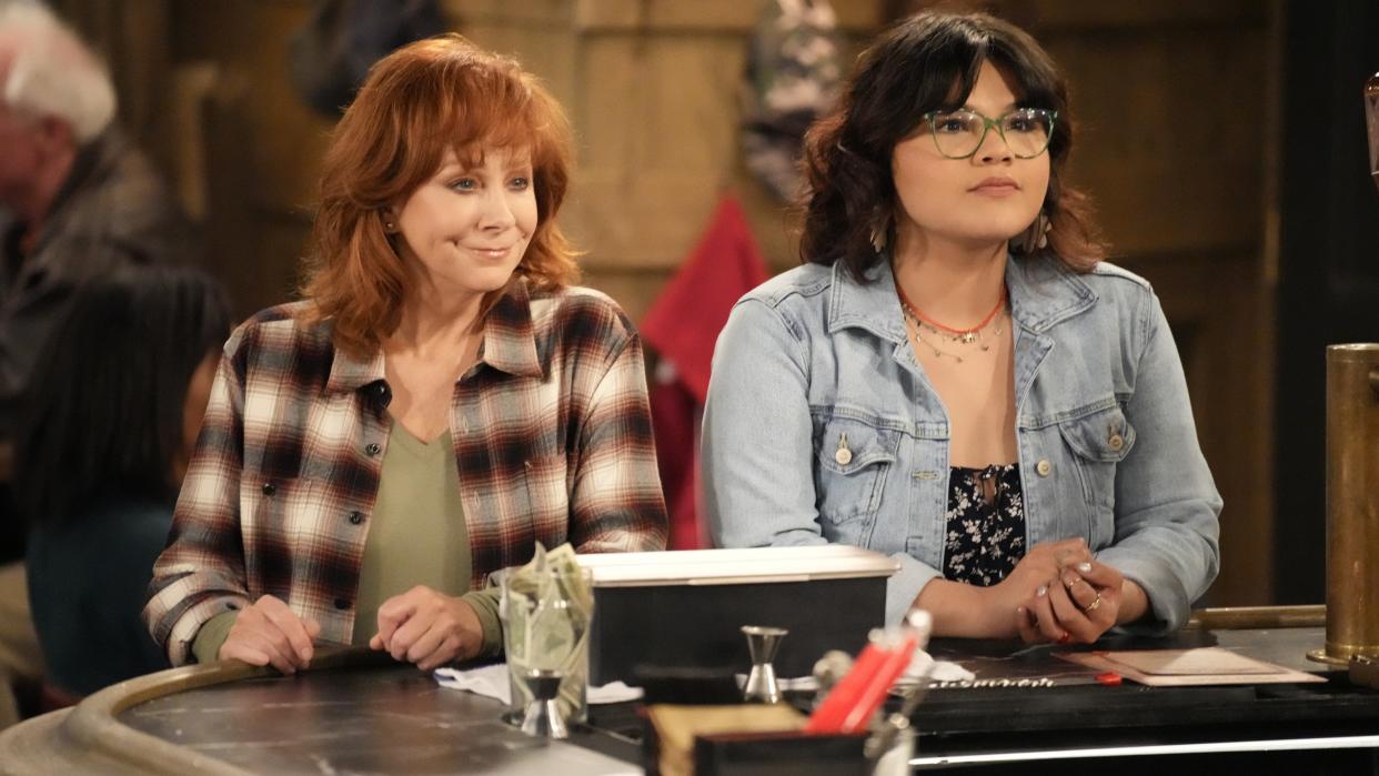  Reba McEntire and Belissa Escobedo in Happy's Place. 