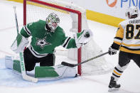 Dallas Stars goaltender Jake Oettinger (29) gloves a shot from Pittsburgh Penguins center Sidney Crosby (87) late in the third period of an NHL hockey game, Thursday, March 23, 2023, in Dallas. (AP Photo/Tony Gutierrez)