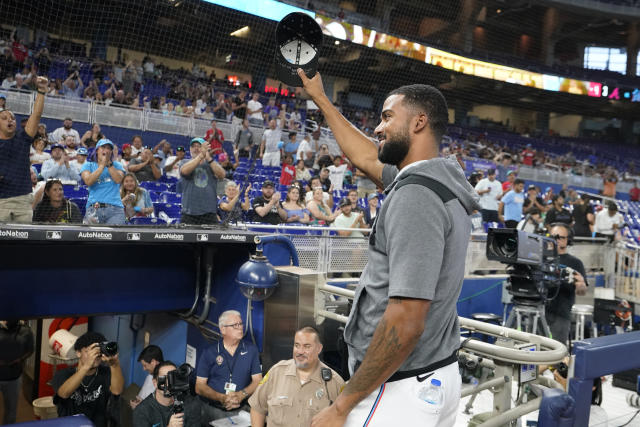 With Roof Open, Braves-Marlins Game Is Halted By Rain - CBS Miami