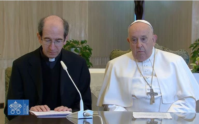 El Papa no pudo salir a presidir su tradicional oración dominical